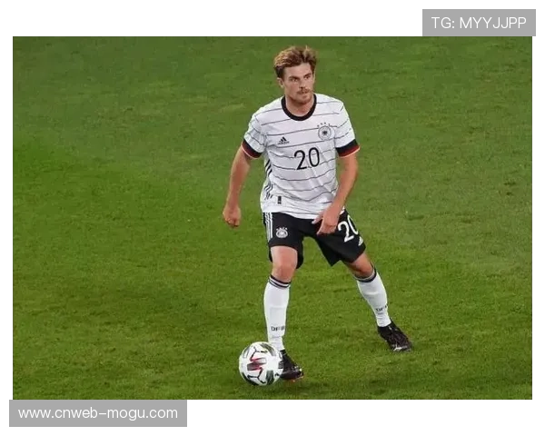 场边指挥的美因茨代理主帅霍夫曼的首秀考验